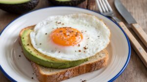 Quick breakfast ideas with healthy and easy recipes for busy mornings.